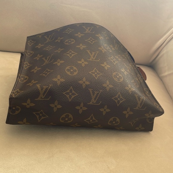 Vintage Louis Vuitton Toiletry Bag (1980s) - Picture 4 of 11
